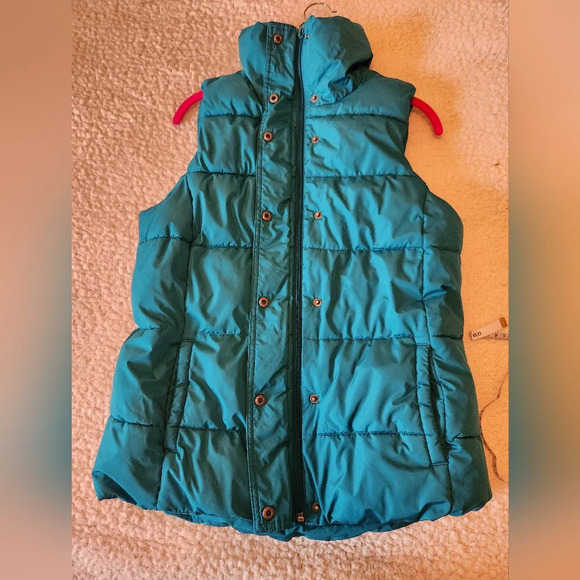 Old Navy puffer vest, size Medium Tall - Picture 5 of 9